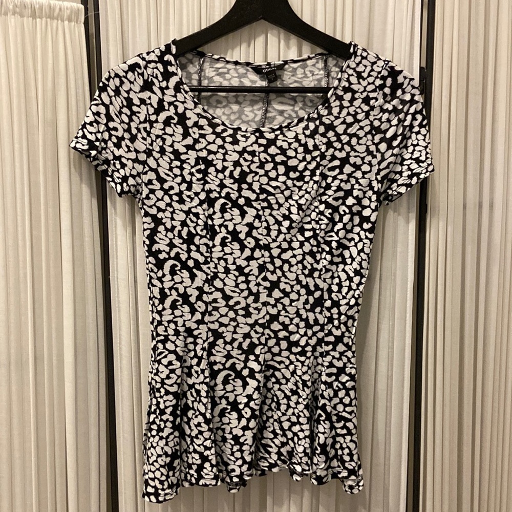 EUC - Guess Short-Sleeve Peplum Flare Top	 - Size Small